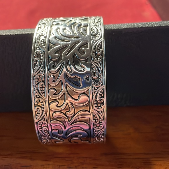 Vintage Premier Designs cuff silver tone bracelet. Comes from a smoke free home. - Picture 3 of 3